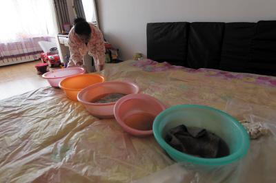 清涧楼上漏水，住户失联，小区没物管，业主维权难！律师来支招……